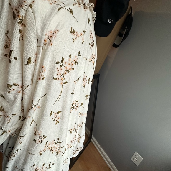 Beautiful Spring Top - Picture 3 of 4